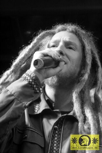 Conscious Fiyah (D) with The House Of Riddim Band 12. Reggae Jam Festival - Bersenbrueck 12. August 2006 (6).jpg